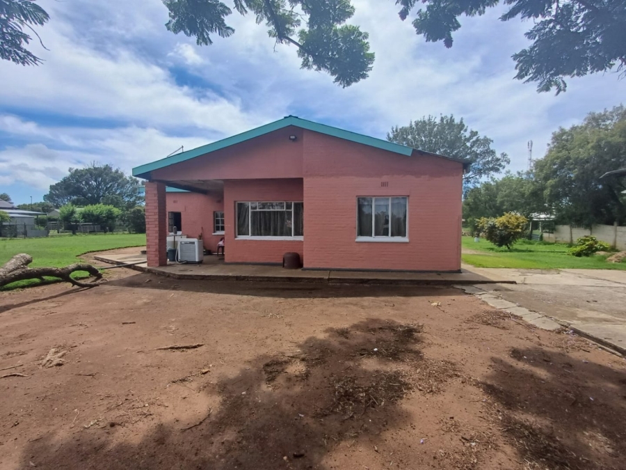 4 Bedroom Property for Sale in Dominionville North West